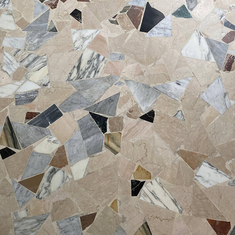 Un sol en marbre granite après le ponçage poli brillant