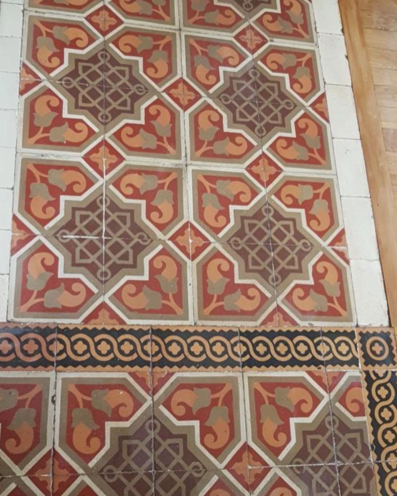 Le résultat d'un décapage et traitement d'un sol en carreaux de ciment