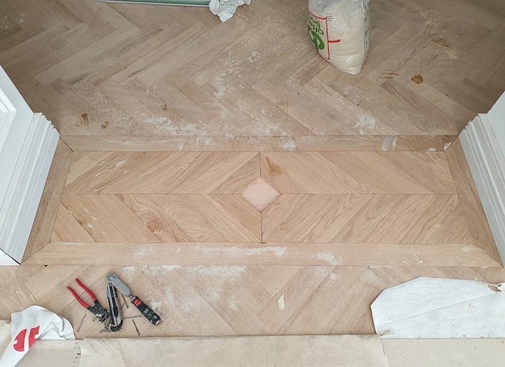 La réalisation du tapis en parquet en bois